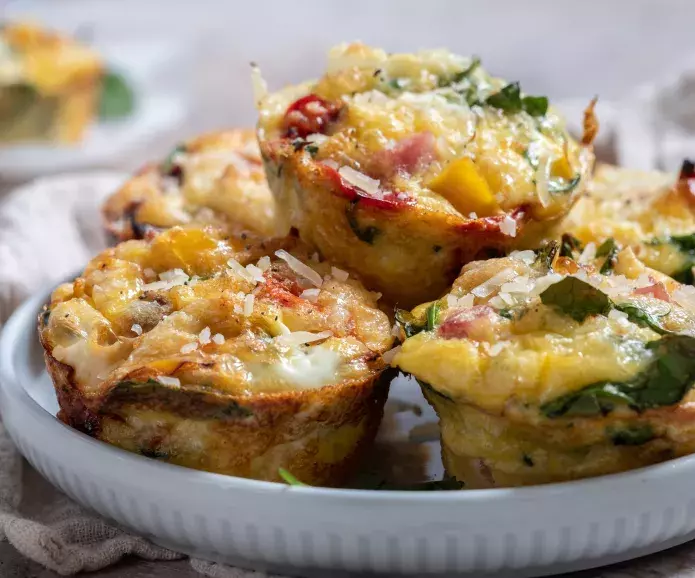 Delicious egg muffins with ham, cheese and vegetables